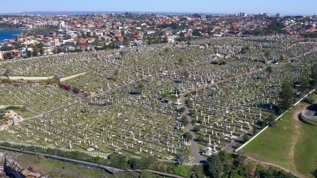 vista aérea del cementerio waverley en bronte en sydney, nueva gales del sur, australia