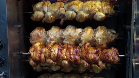 pollos asados en una rosera