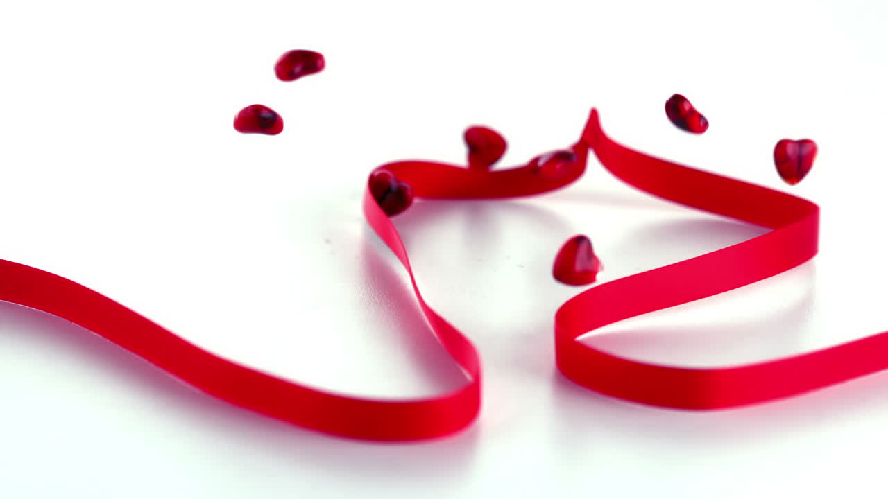 лента с конфетти сердцем