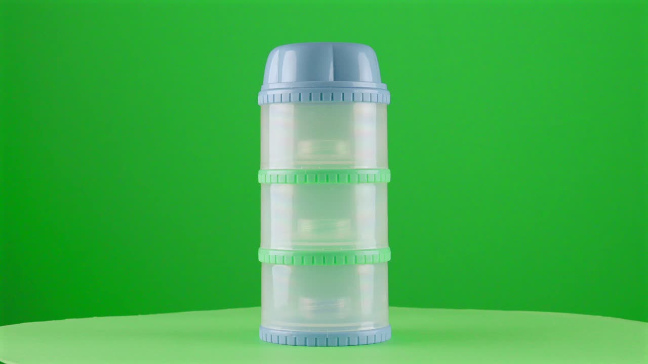 아기, 신생아, 유아 수용 formula milk dosifying dispenser in a turntable with green screen for background removal 3d.