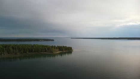 Aerial-Shot-of-Forested-Islands-and-Lake-Huron-Archipelago,-Hessel,-Michigan,-Les-Cheneaux-Islands