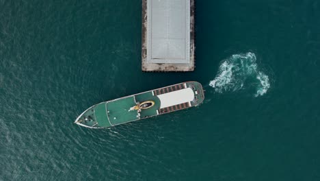 Timelapse-Ferry-Leaving