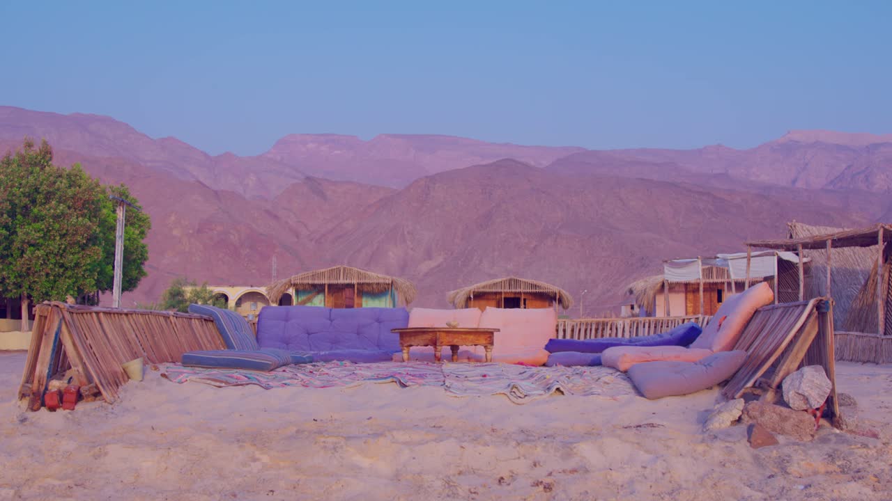 キャンプのビーチでのシンプルなセット