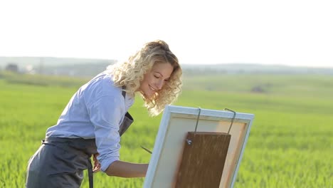 a professional artist paints a picture