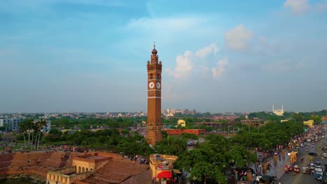 Husainabad-Uhrturm-Und-Bada-Imambara-Indien-Architekturansicht-Von-Der-Drohne