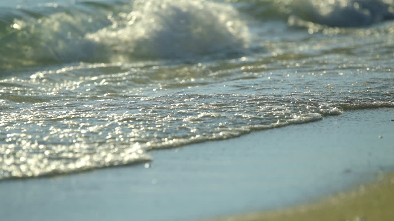 해변에 있는 바다의 파도