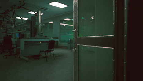 el viejo laboratorio de investigación vacío.