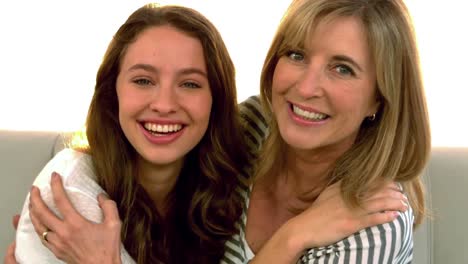 Mother-and-daughter-hugging-on-the-sofa