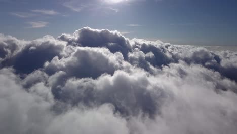 sobre las nubes