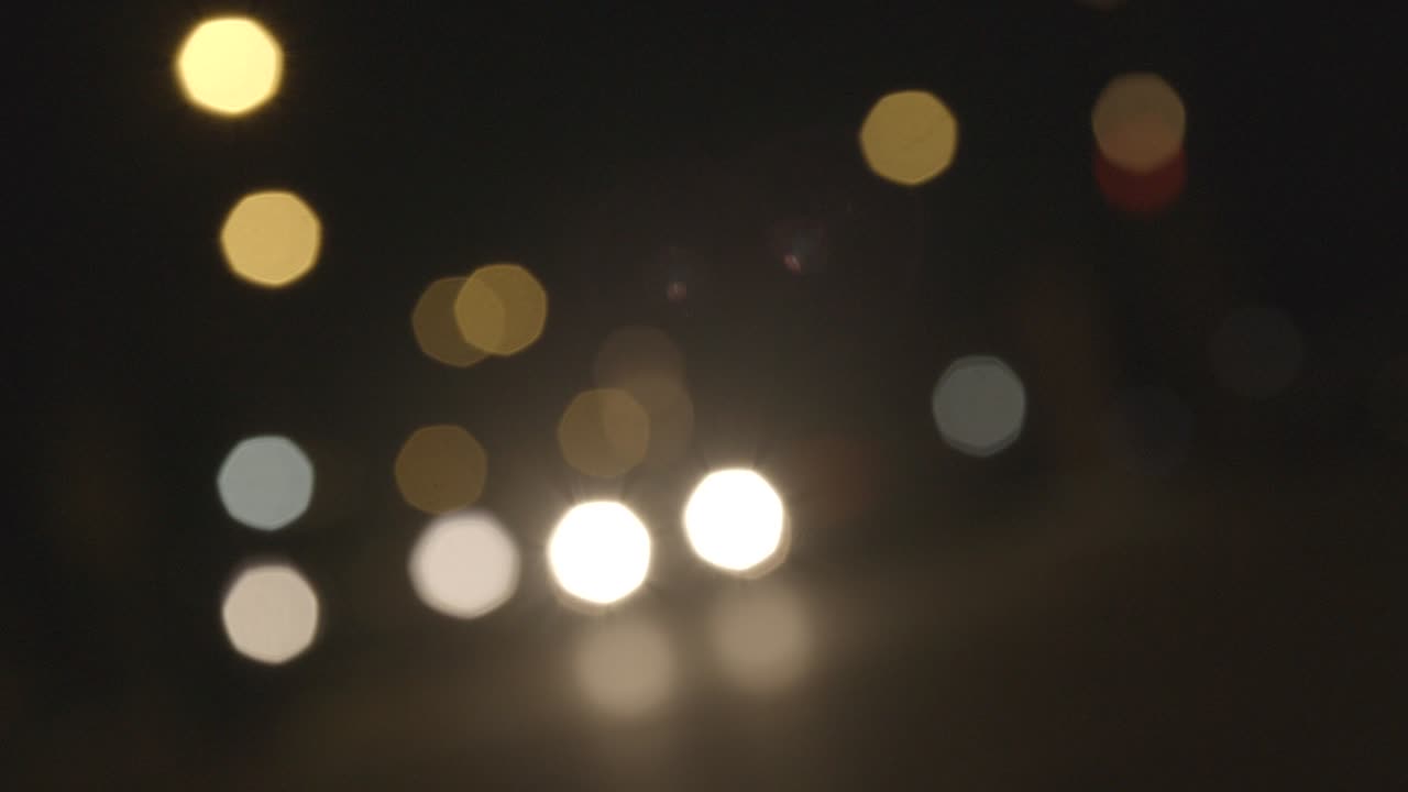 luces bokeh en los coches de la noche, 4k