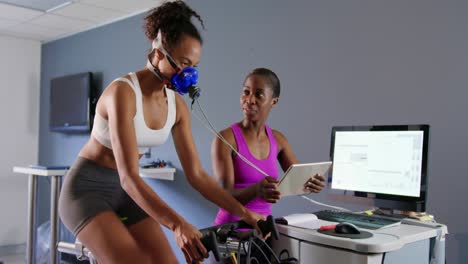 cyclist using metabolic gas analyser