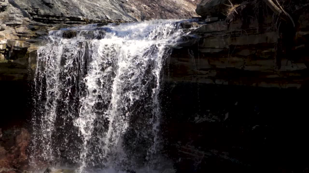 Liten foss om våren