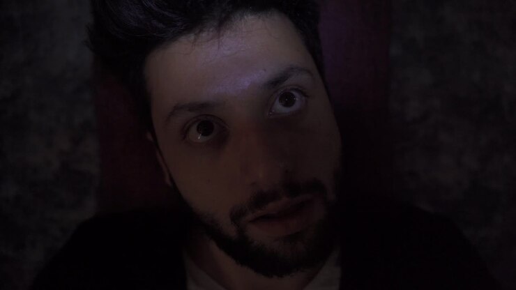 Uomo con problemi di salute mentale