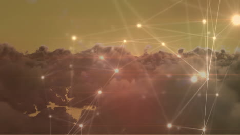 animación de una red brillante de conexiones contra nubes oscuras en el cielo.