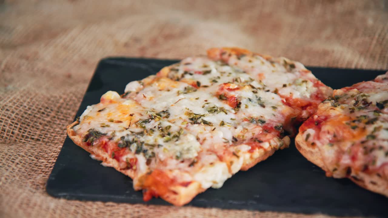 채식 피자. 집에서 만든 음식 개념. 스튜디오 촬영