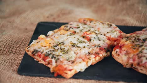 pizza vegetariana. concepto de comida casera. tiro del estudio