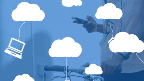 animación de nubes con dispositivos electrónicos sobre el hombre caucásico usando un teléfono inteligente