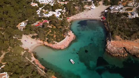 las playas de cala gracio y cala gracioneta en ibiza, españa