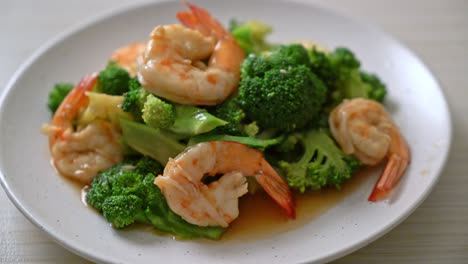 stir-fried broccoli with shrimps - homemade food style