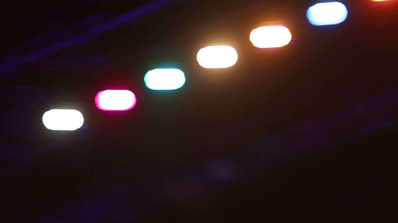 luces de colores sobre el escenario