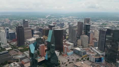 Vista-Aérea-De-Drones-Del-Panorama-Del-Centro.-Paisaje-Urbano-Con-Modernos-Rascacielos-Altos.-Distrito-Comercial-Y-Financiero-De-La-Ciudad.-Dallas,-Texas,-Nosotros