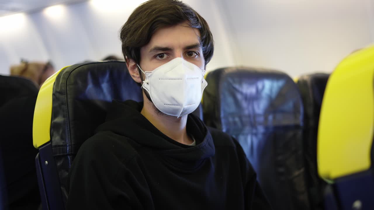 팬데 기간 동안 예방 조치와 함께 여행하는 개념