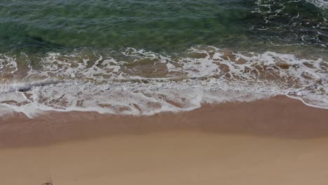 Herrliche-Aussicht-Auf-Das-Meer-über-Sand