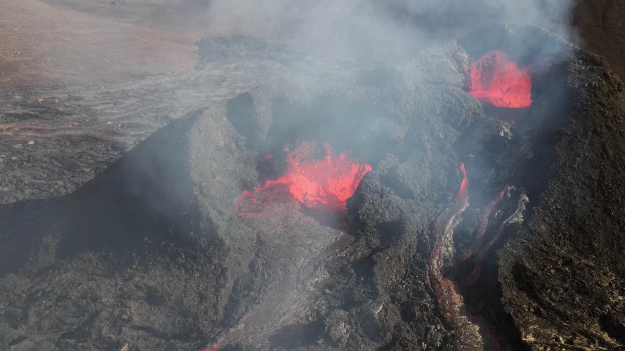 Eruzione attiva di un vulcano