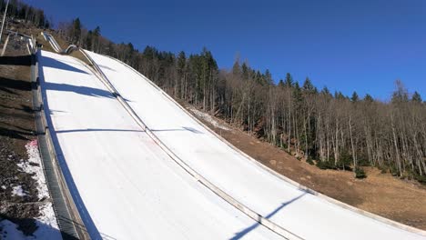 Sesión-De-Práctica-De-Salto-De-Esquí-De-Preparación-Para-La-Competición-En-Planica,-Eslovenia