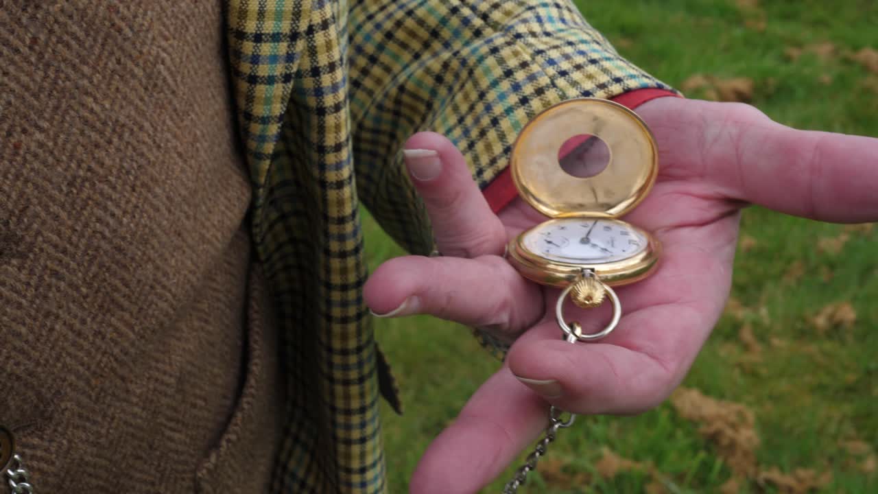 수염을 기른 노인