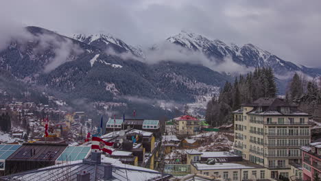 timelapse de nubes moviéndose sobre las montañas en salzburgerland en austria