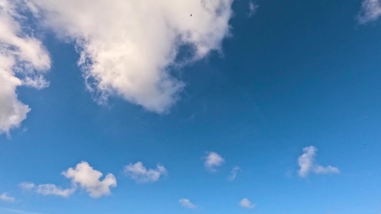 Nuvole nel cielo per la sostituzione del cielo.