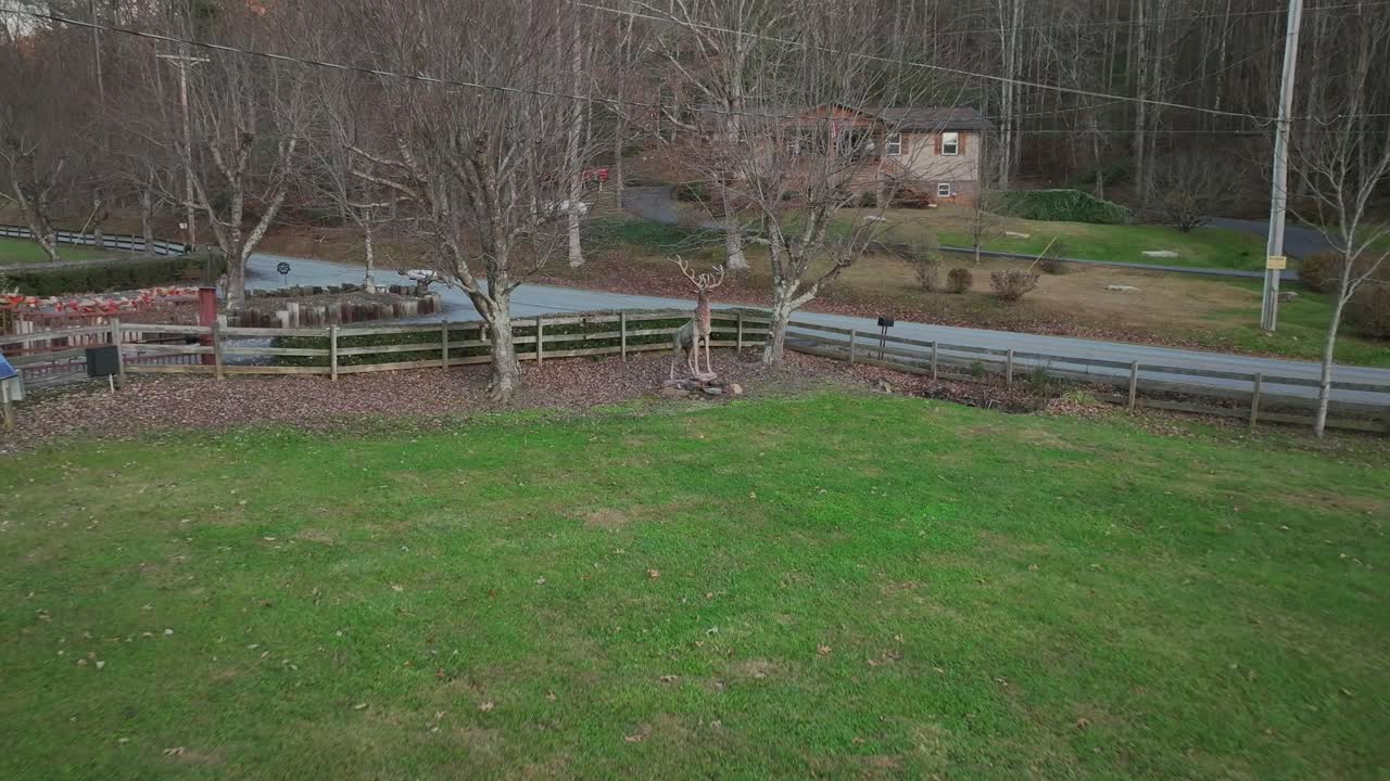 Reverse reveal of wooden sculpture