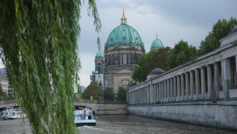 Catedral-De-Berlín-Con-Cúpula-Verde