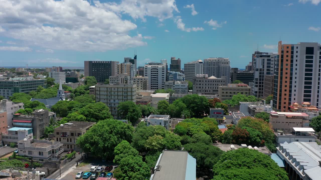아름답고 은 날에 포트 루이 (port louis) 에서 볼 수 있는 공중 전망: 모리셔스 섬의 수도, 인도양에 있는 높은 건물, 오프쇼어 은행 시스템