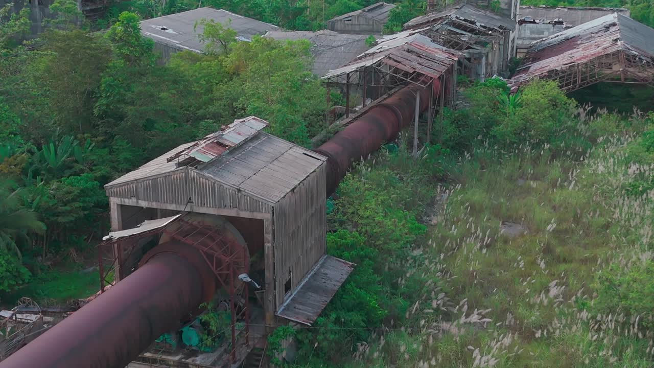 필리핀 의 서리가오 델 노르테 에 있는 과 잎자루 로 인 버려진 공장