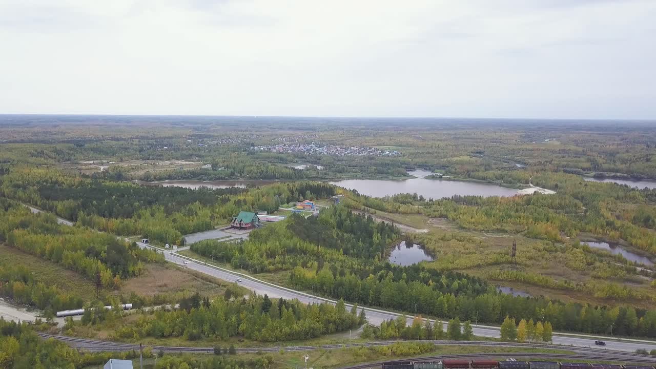 vista aérea de una ciudad en otoño