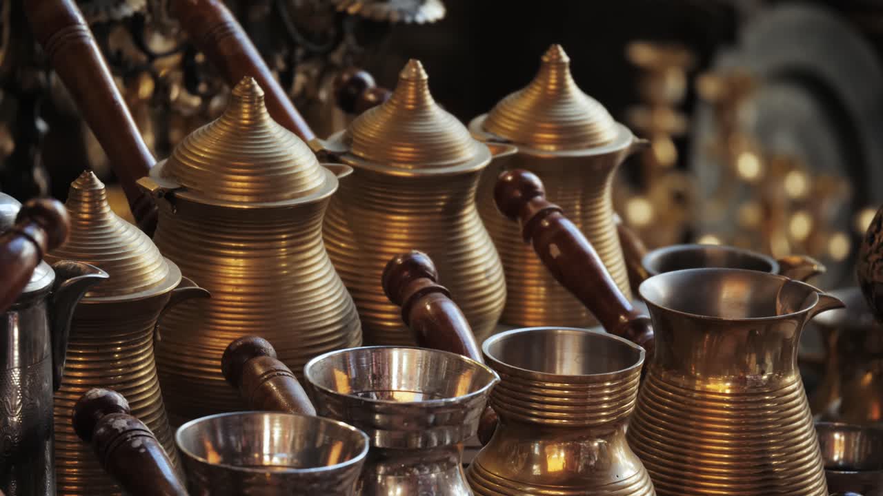 고대 구리 및 청동 커피 비