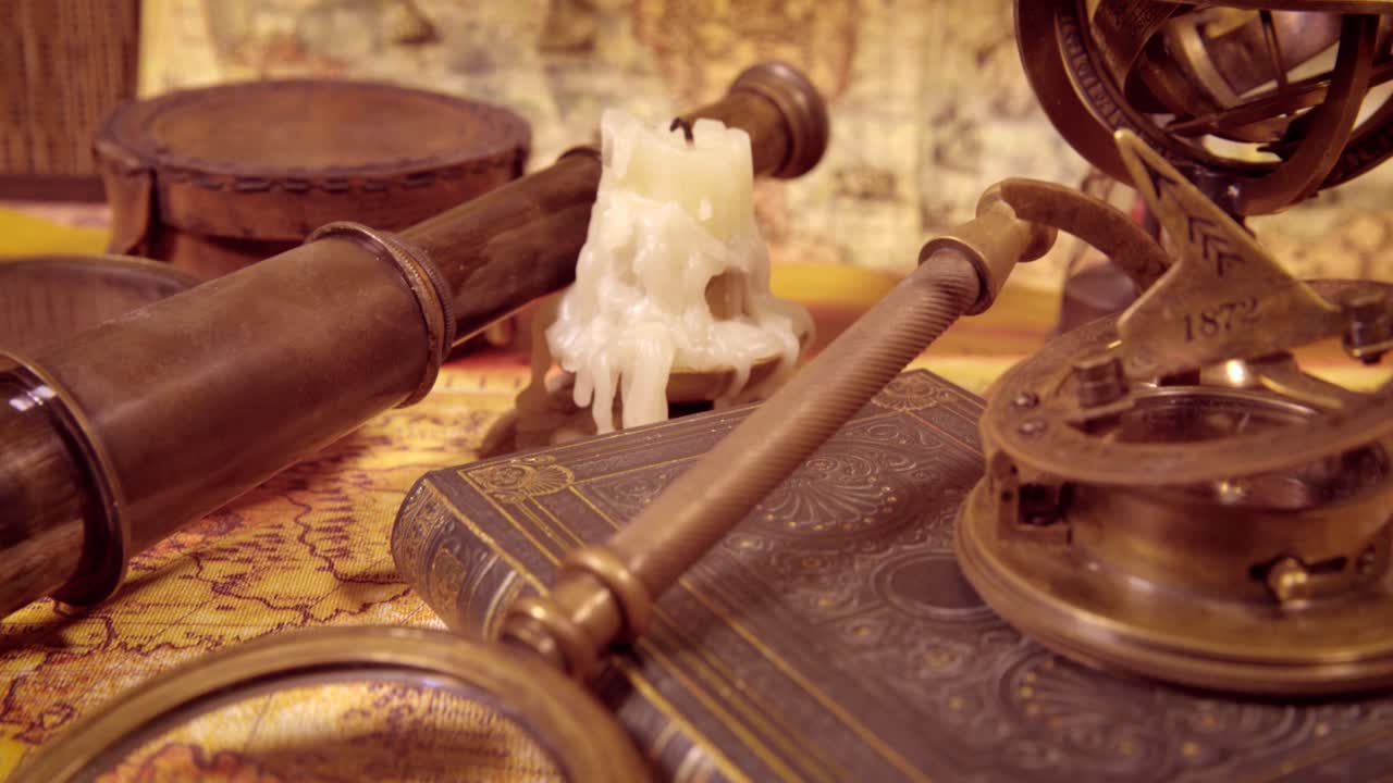 1565년의 오래된 지도에 그려진 빈티지 고정물입니다.