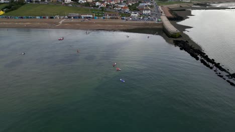 People-enjoying-the-sea-in-the-late-afternoon-sun