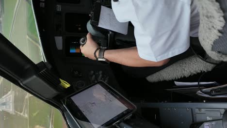 real time airplane landing with the runway ahead