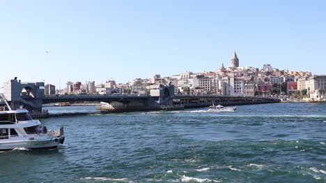 Barcos-Flotando-Bósforo-Galata-Estambul