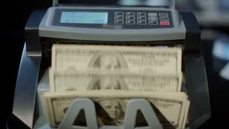 Automatische-Geldzählmaschine,-Die-100-Dollar-Banknoten-Zählt