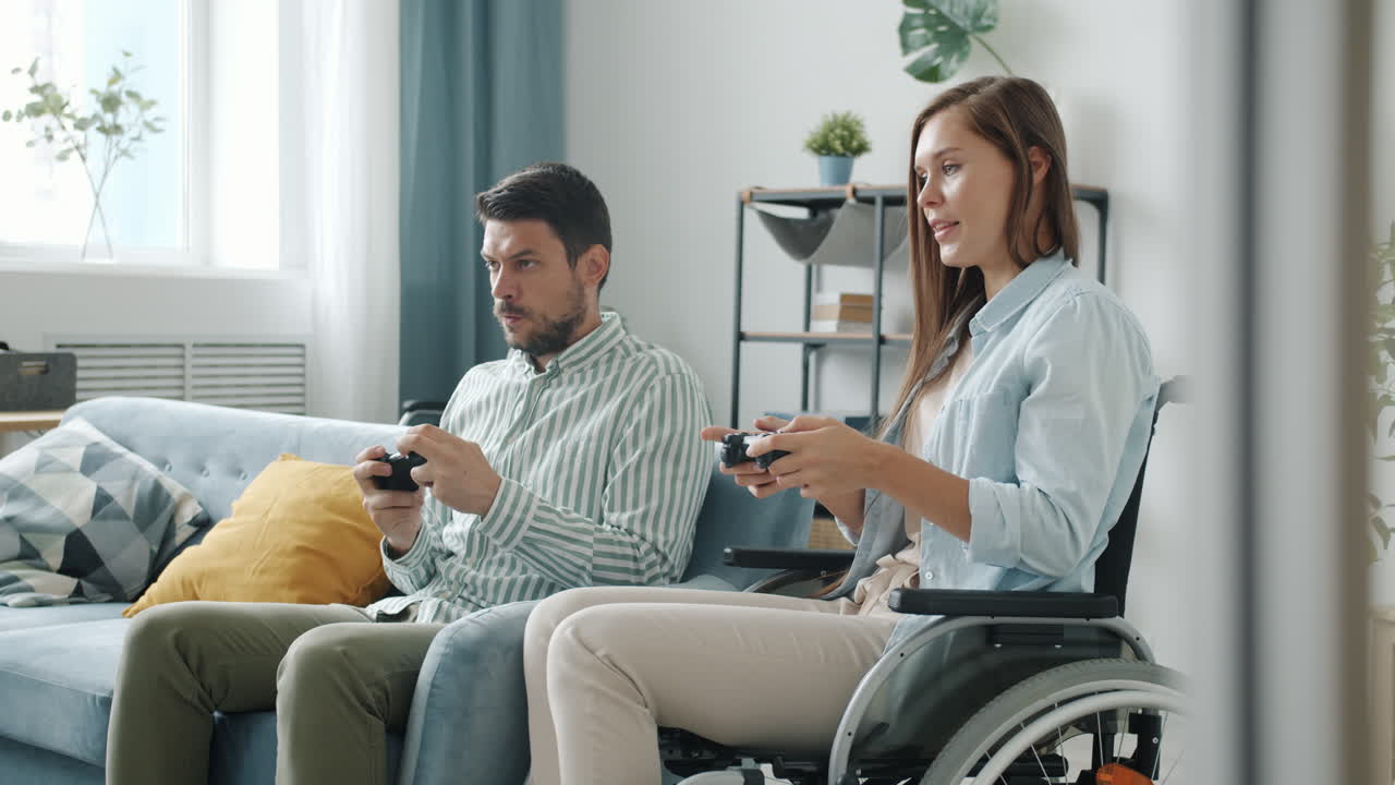 Coppia giocare ai videogiochi