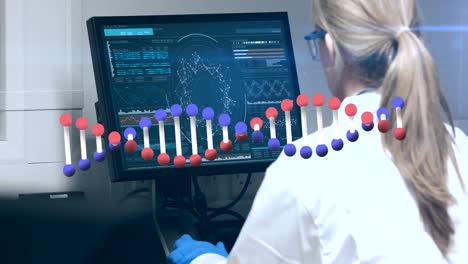 animación de una cadena de adn sobre una científica caucásica usando una computadora