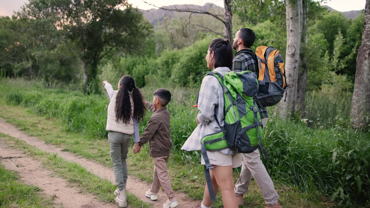 aventura de senderismo familiar