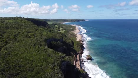 Drohnenvideo-Eines-Strandes-In-Puerto-Rico-„Guajataca“.