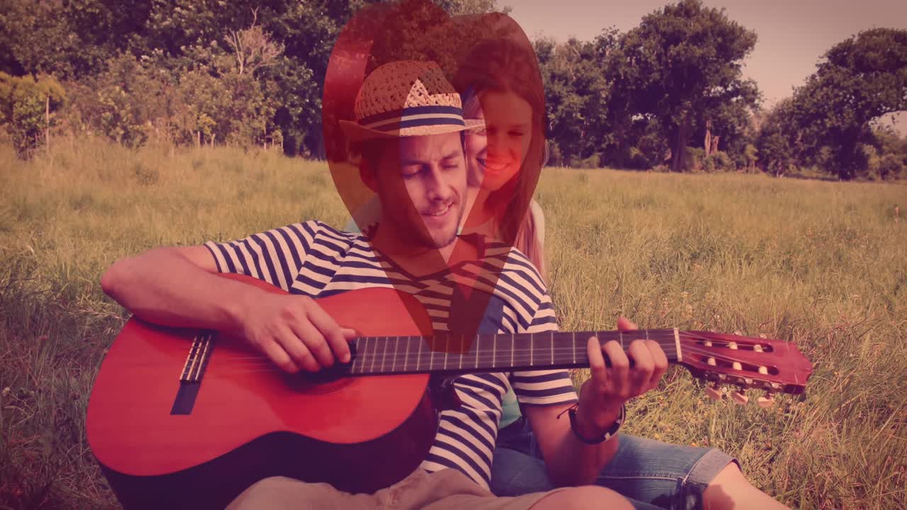 animación de corazón rojo sobre pareja enamorada de la guitarra.
