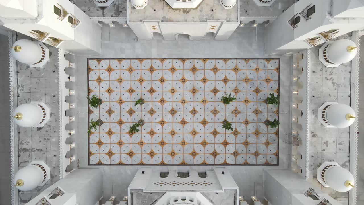 vista aérea en la noche, gran mezquita sheikh zayed en surakarta, java central, indonesia