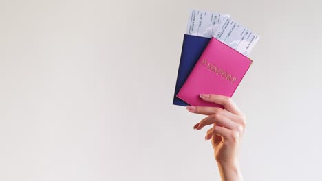 control de pasaportes billetes de mano para viajes internacionales